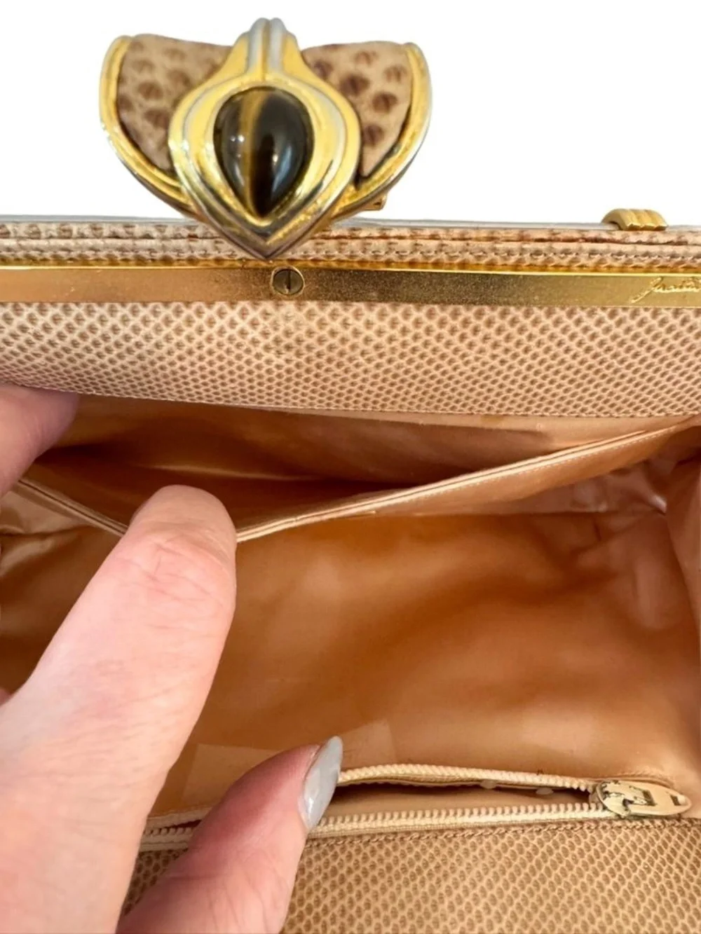 ✨ RARE ARCHIVAL PIECE ✨ Authentic Vintage 1980s Judith Leiber Lizard Skin Clutch